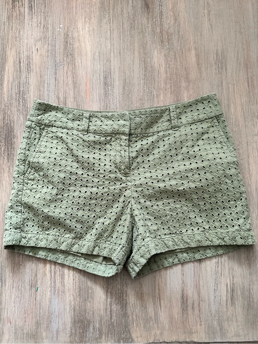 LOFT Women’s Eyelet 4” Shorts